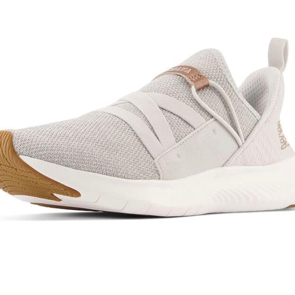 New Balance Women's Beaya V1 Slip-On Running Shoe - Picture 2 of 6